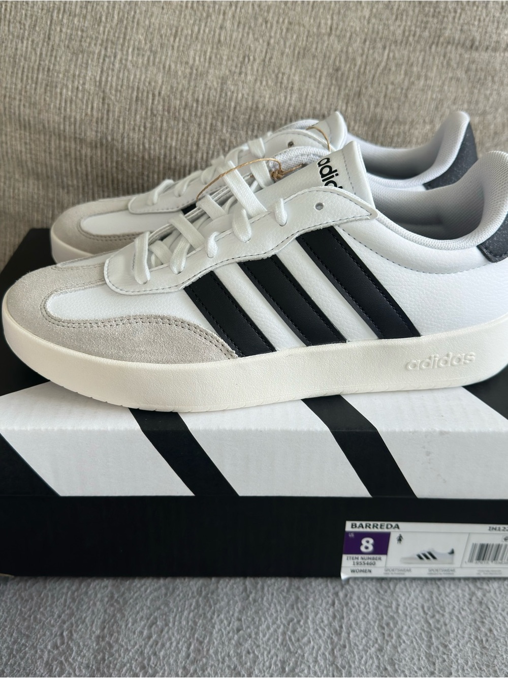adidas NWT Women’s Barreda White Sneakers with Black Three Stripes Size US 8